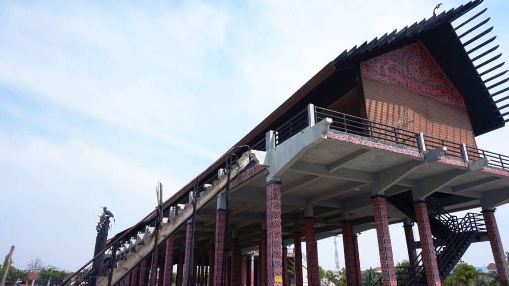 Rumah Adat Kalimantan Barat dan Segala Keunikannya
